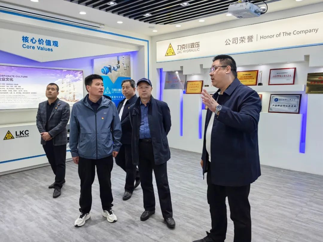 共敘鄉(xiāng)情&nbsp;&nbsp; 共謀發(fā)展2.jpg